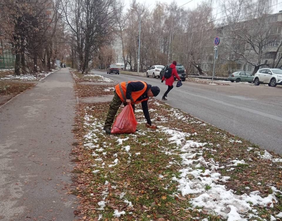 Уборка и благоустройство в городе.