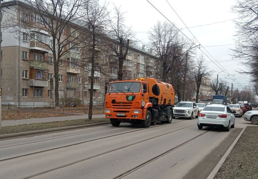 Уборка и благоустройство в городе.