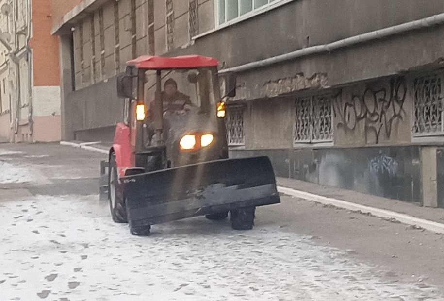 Уборка и благоустройство в городе.