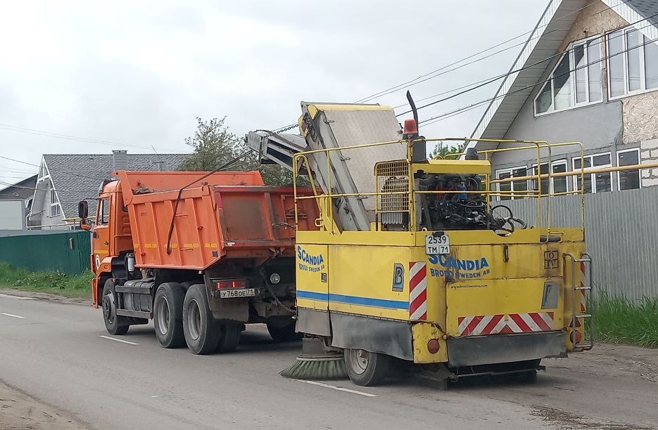 Уборка и благоустройство в городе.