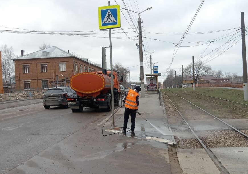 Уборка и благоустройство в городе.