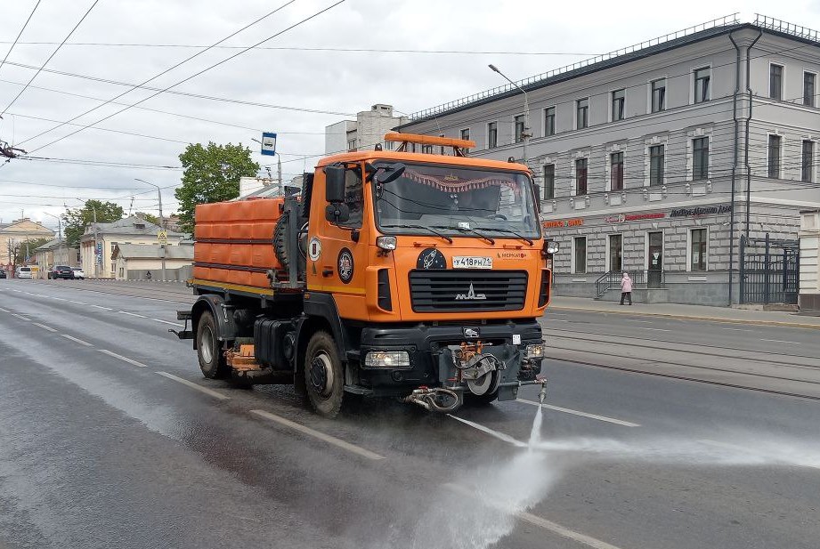 Уборка и благоустройство в городе.