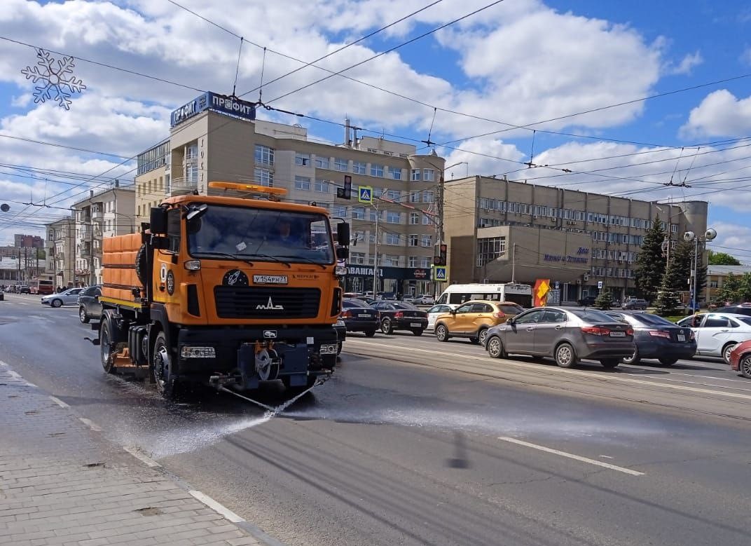 Уборка и благоустройство в городе.