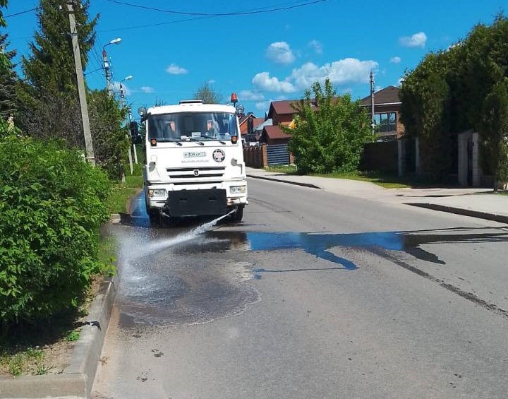 Уборка и благоустройство в городе.