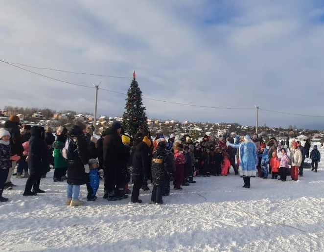 В п. Петровский прошел новогодний праздник.