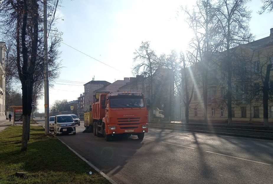 Уборка и благоустройство в городе.