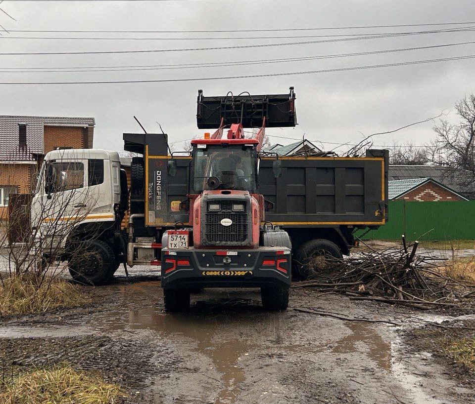 Уборка и благоустройство в городе.