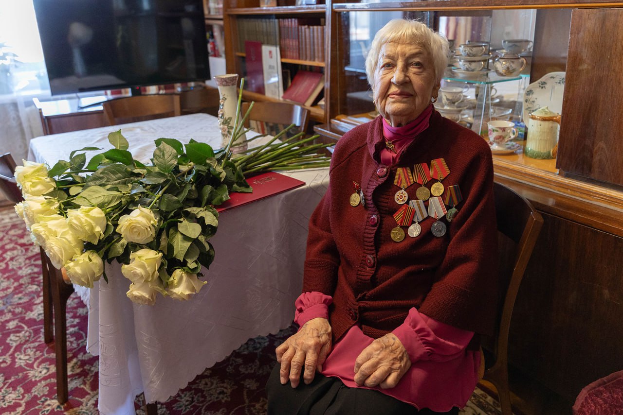Тульскую труженицу тыла поздравили со 100-летним юбилеем.