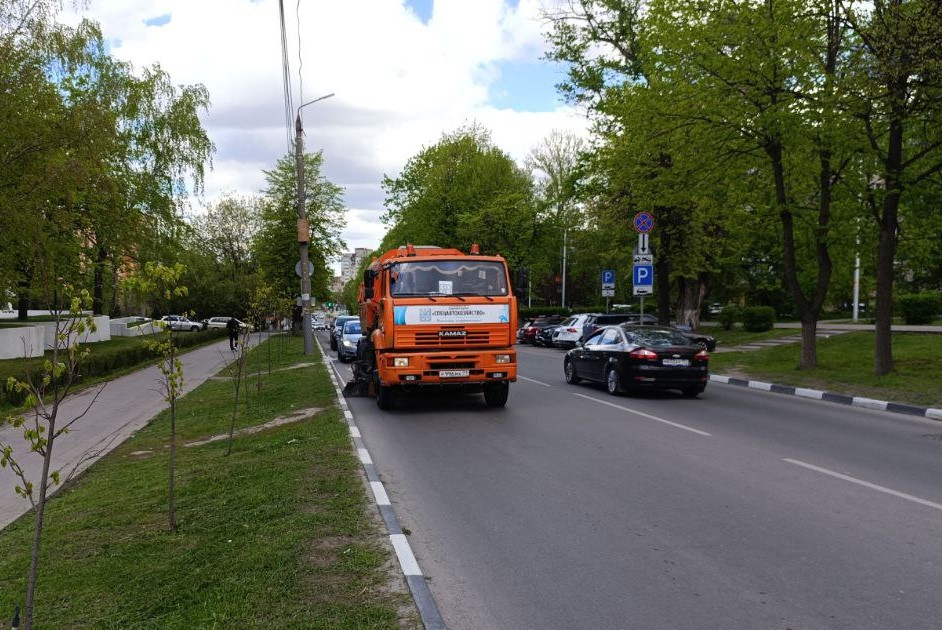 Уборка и благоустройство в городе.