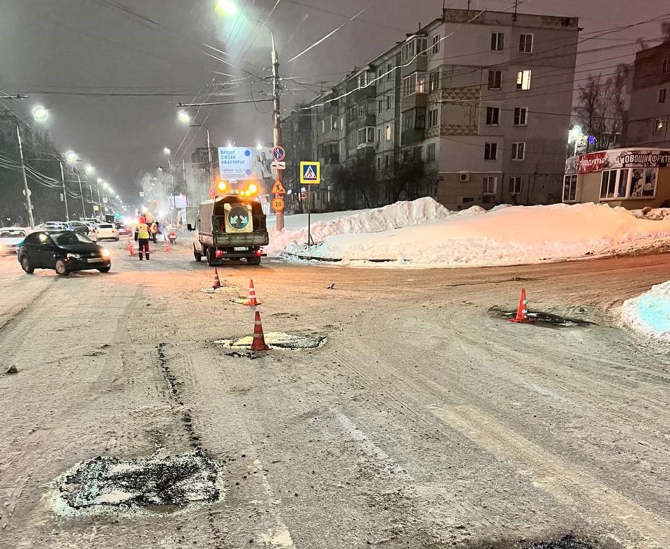 В Туле ведут аварийно-восстановительный ремонт дорожного полотна.