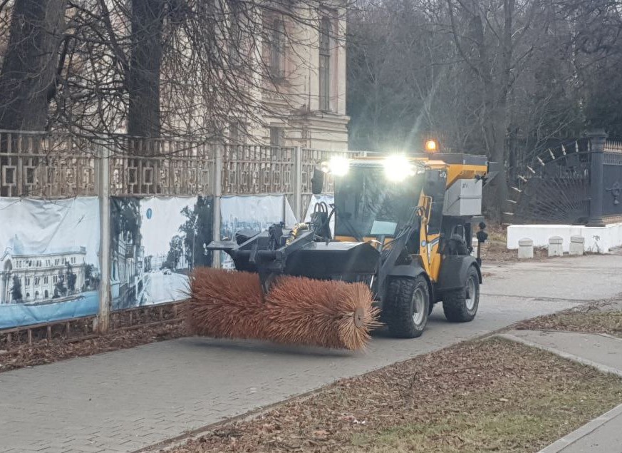 Уборка и благоустройство в городе.