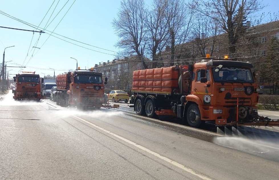 Уборка и благоустройство в городе.