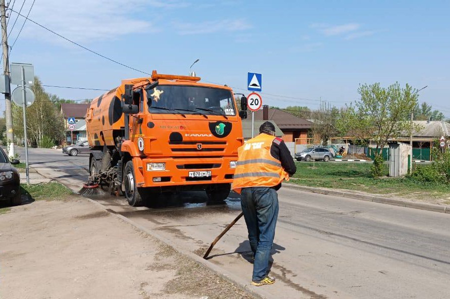 Уборка и благоустройство в городе.