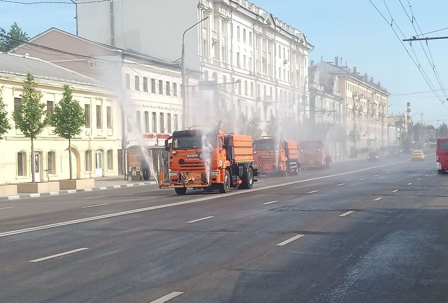 Уборка и благоустройство в городе.