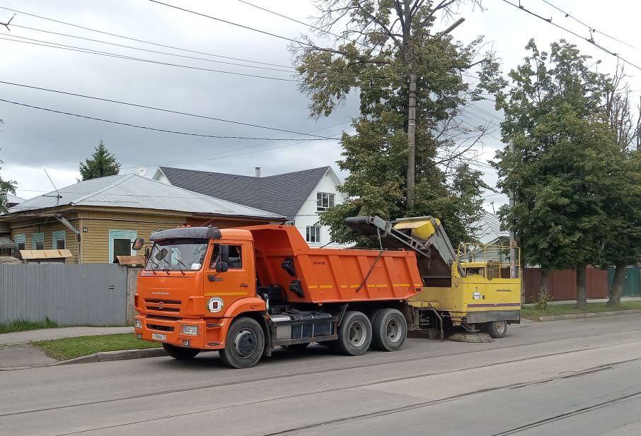 Уборка и благоустройство в городе.