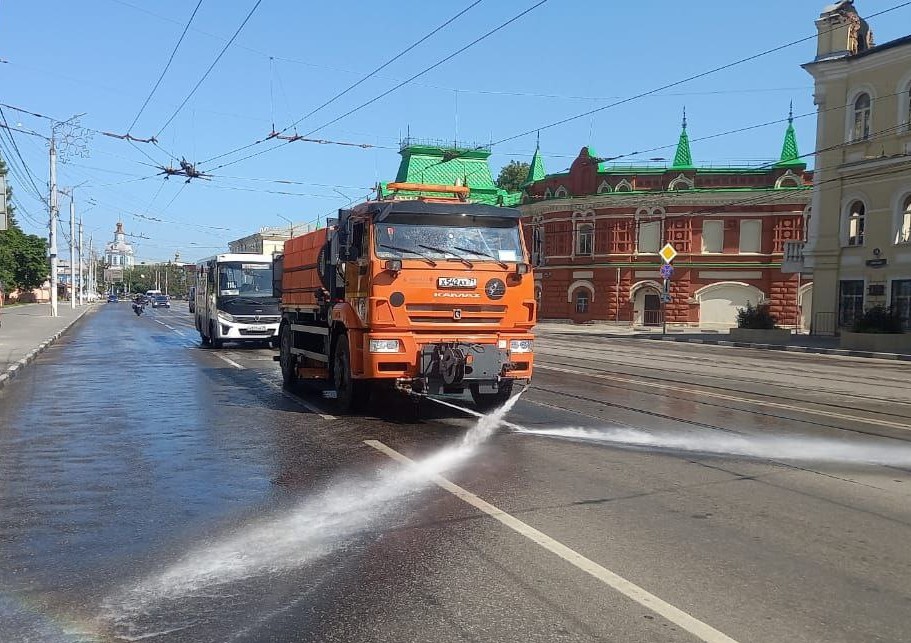 Уборка и благоустройство в городе.