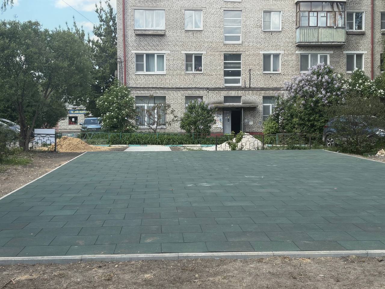 По программе «Наш район» в Туле устанавливают детский игровой комплекс.