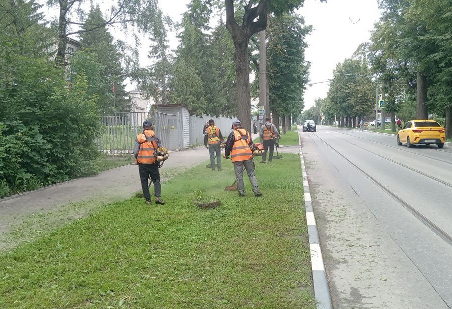Уборка и благоустройство в городе.