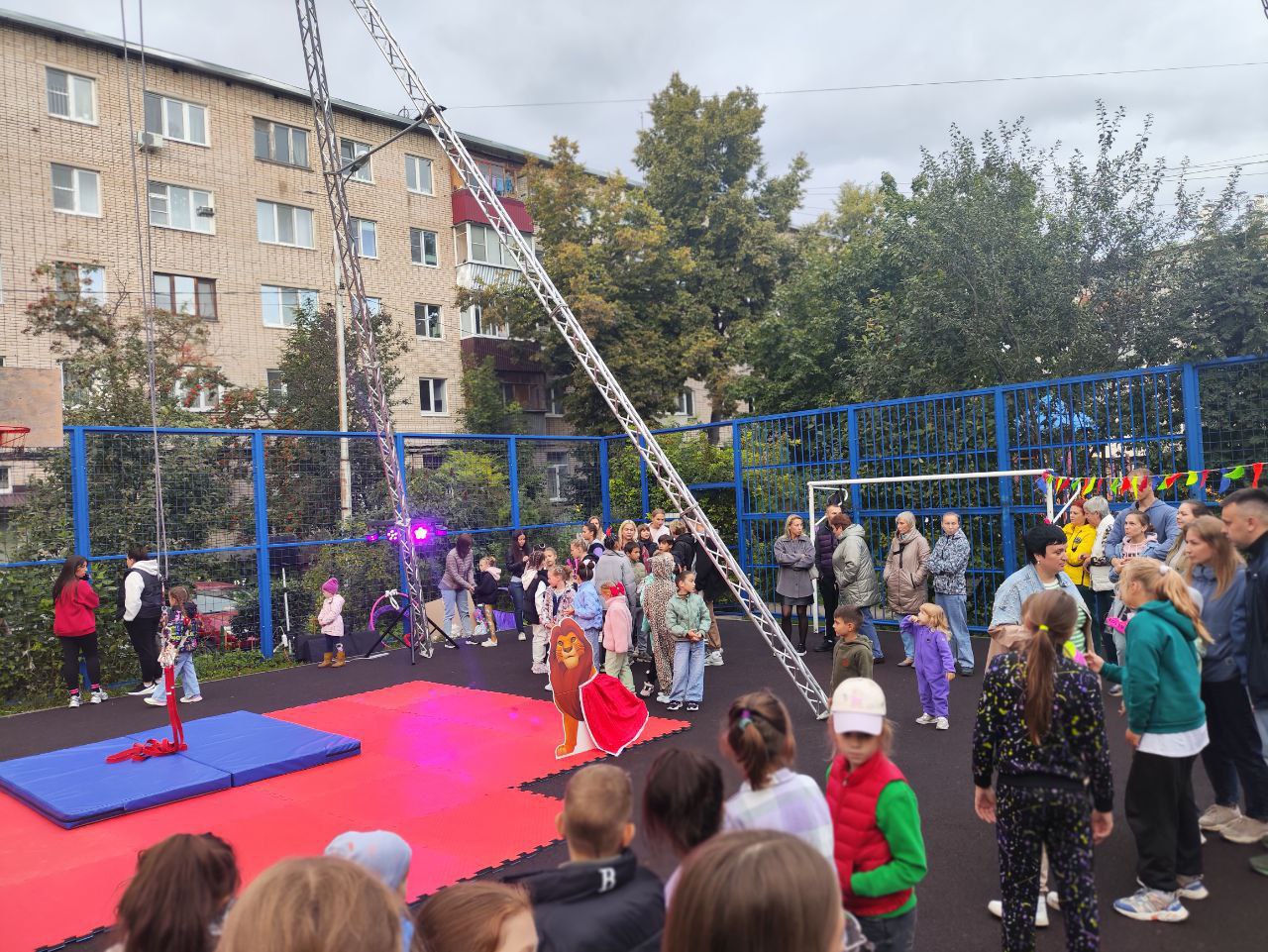 В Советском округе прошел праздник двора.