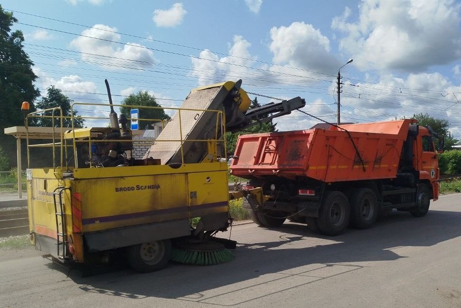 Уборка и благоустройство в городе.