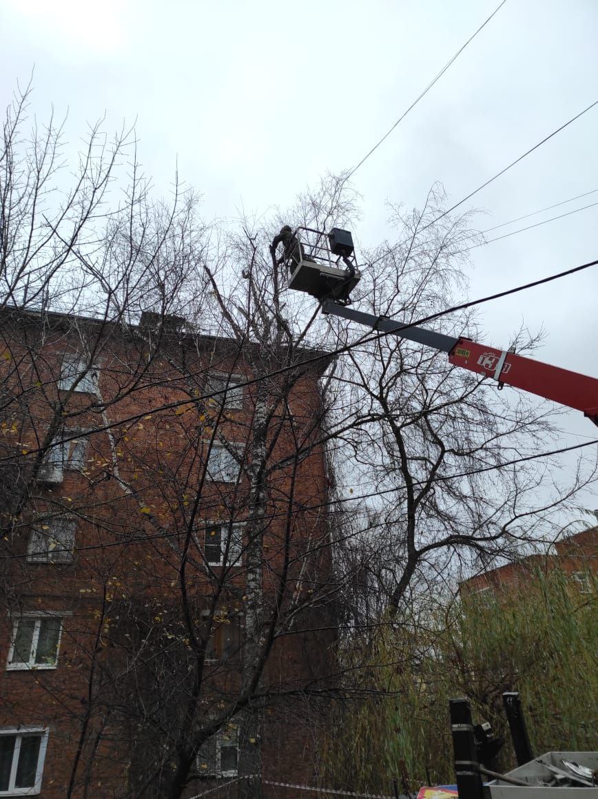 Городские службы устраняют последствия непогоды.