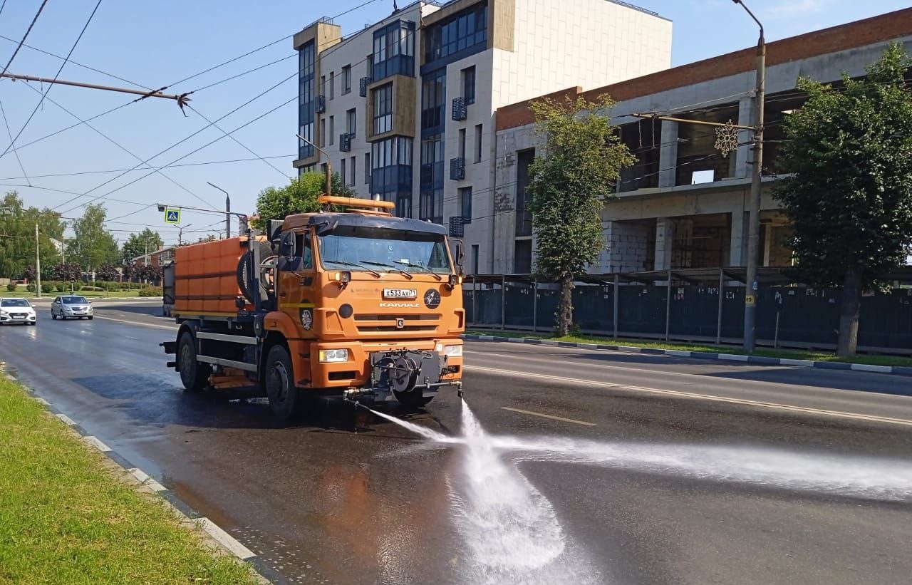 Уборка и благоустройство в городе.