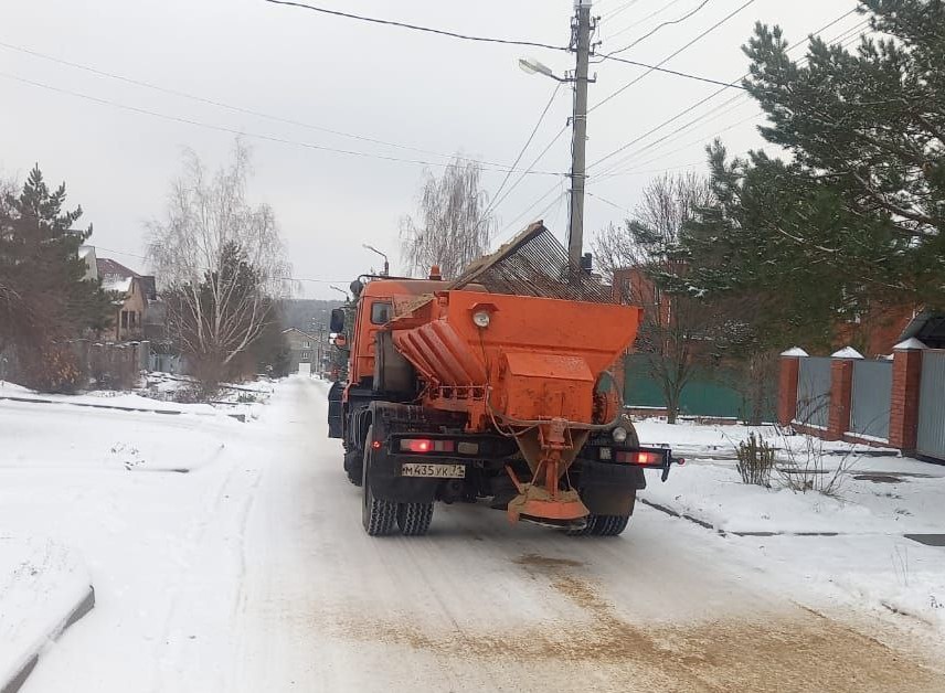 Уборка и благоустройство в городе.