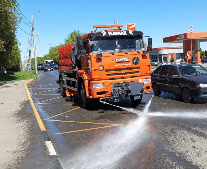 Уборка и благоустройство в городе.