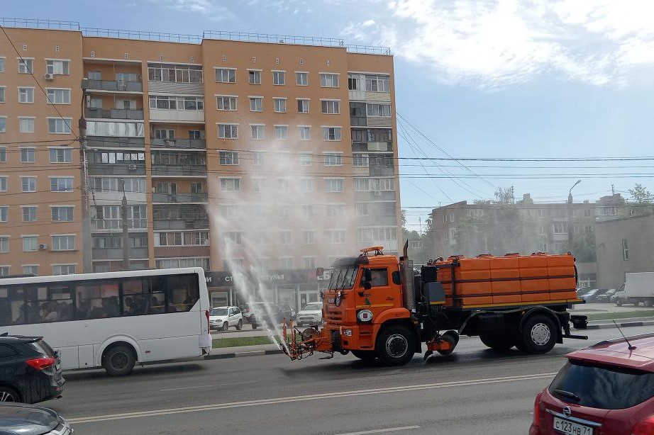 Уборка и благоустройство в городе.
