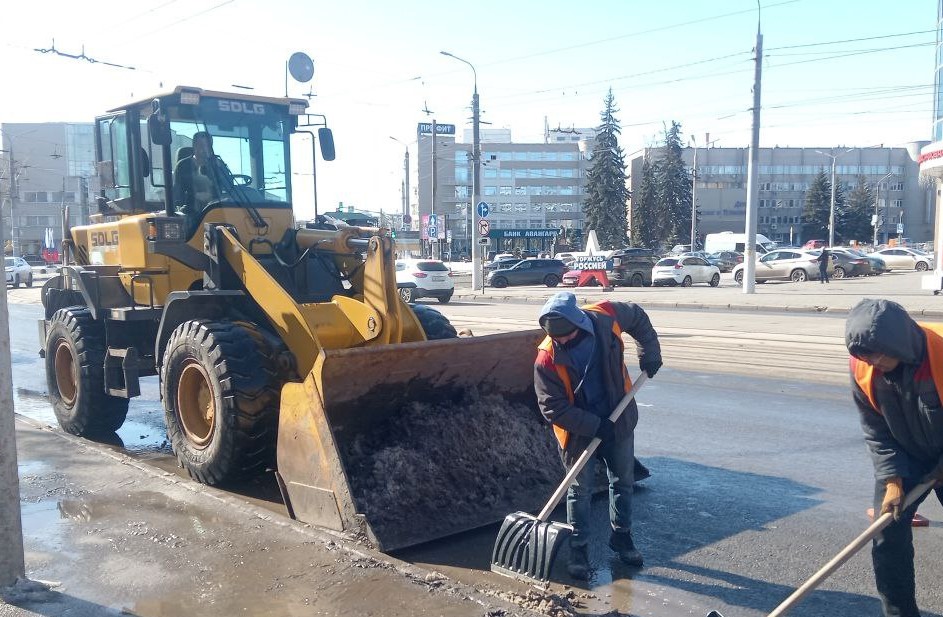 Уборка и благоустройство в городе.