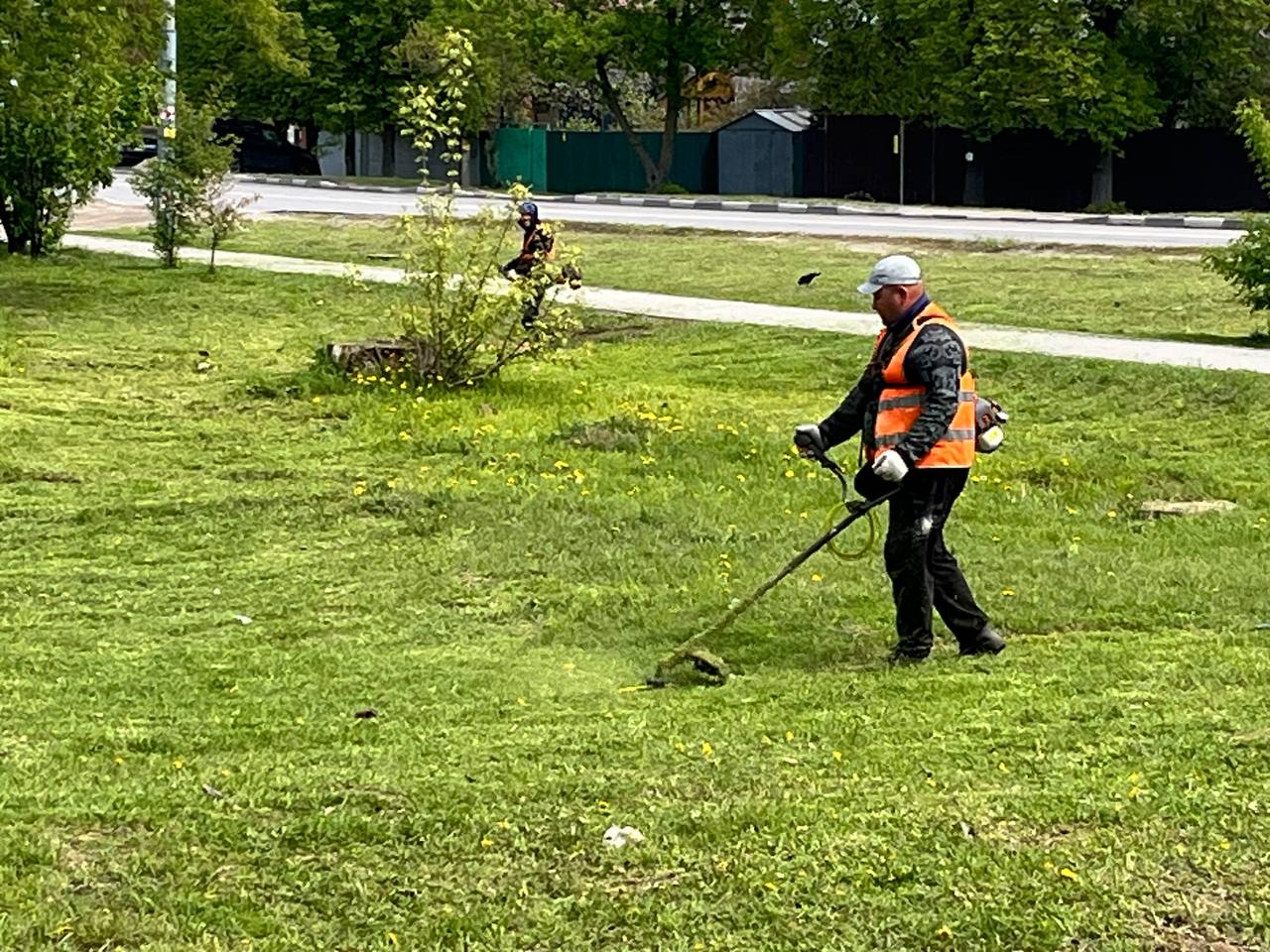Уборка и благоустройство в городе.