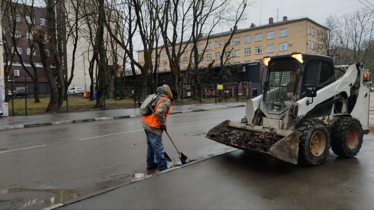 Уборка и благоустройство в городе.