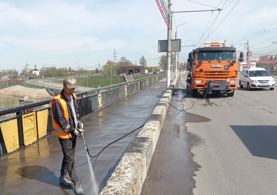 Уборка и благоустройство в городе.