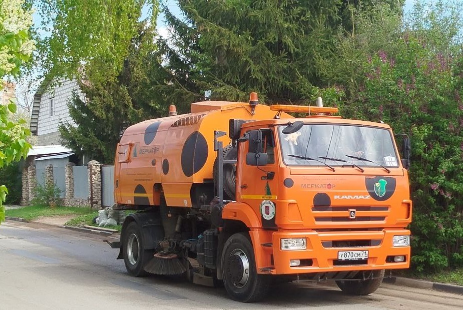 Уборка и благоустройство в городе.