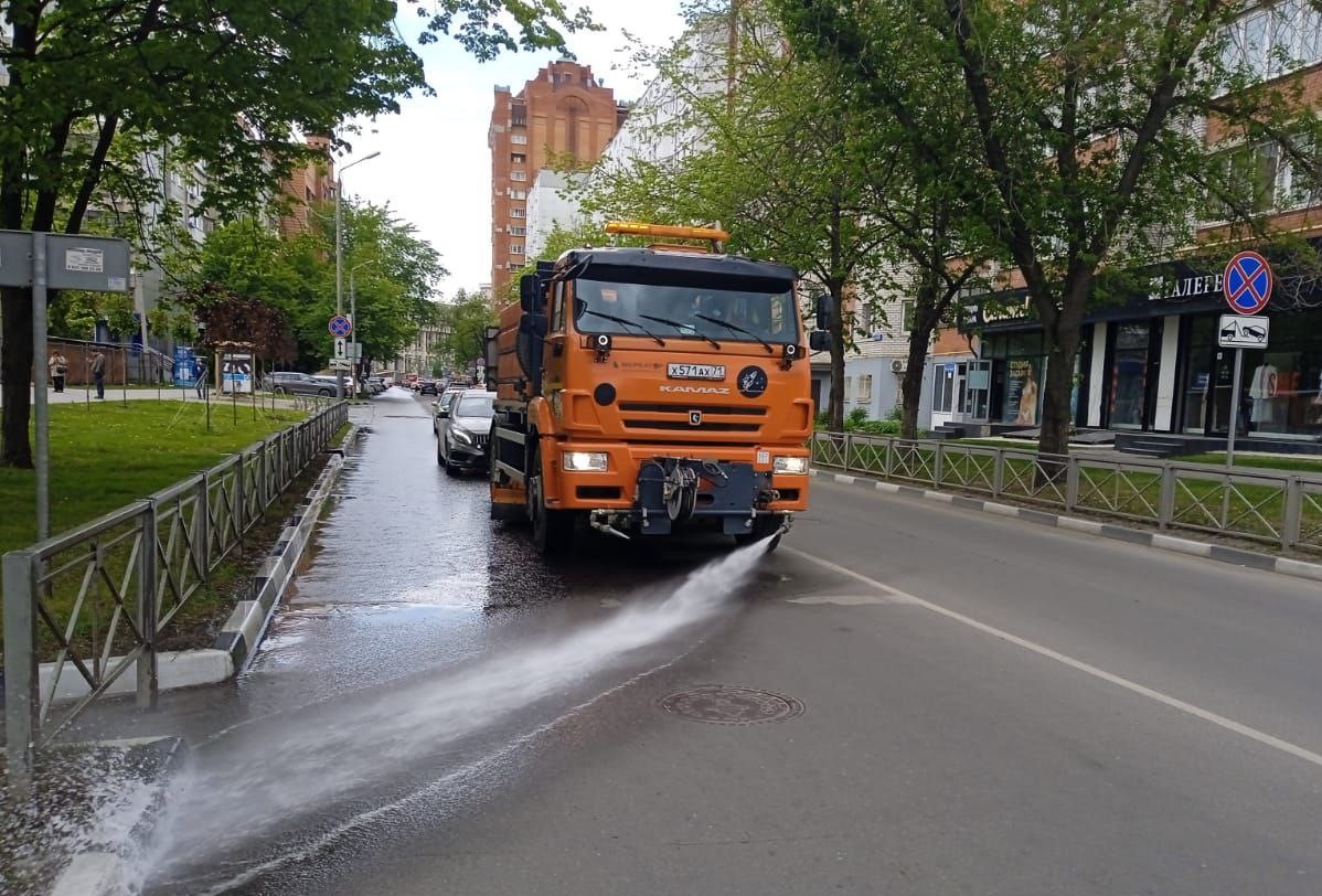 Уборка и благоустройство в городе.