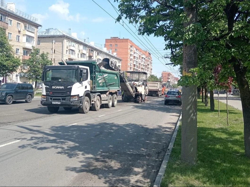 В Туле продолжается ремонт дорог по нацпроекту «Инфраструктура для жизни».