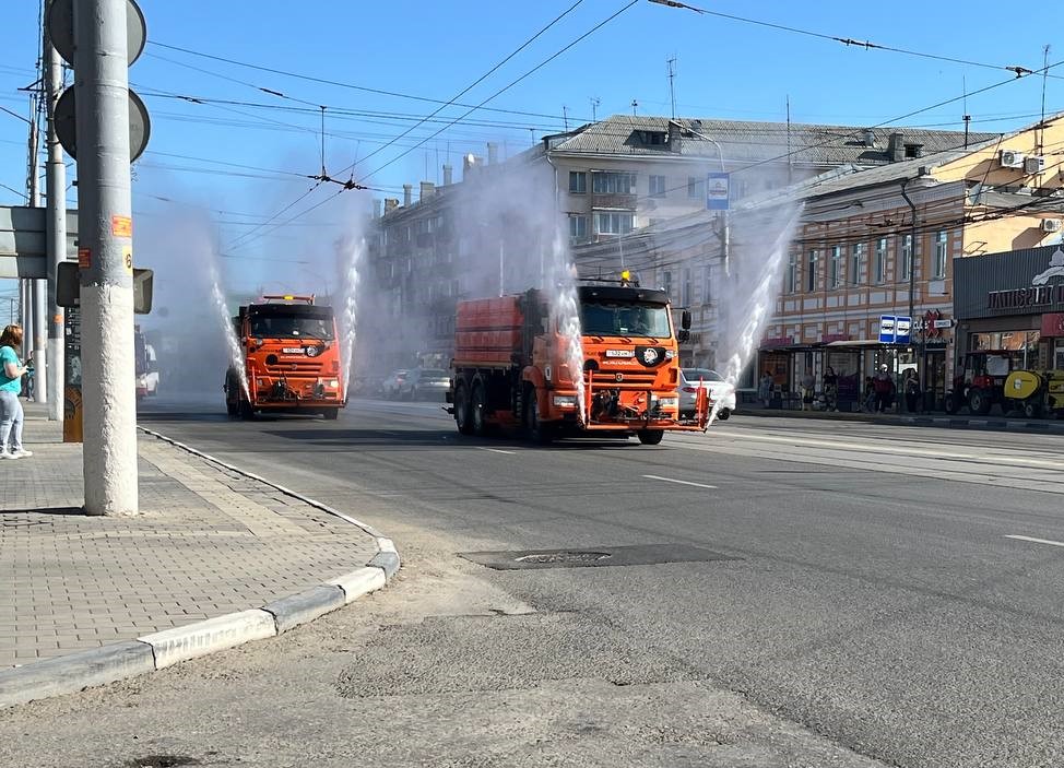 Уборка и благоустройство в городе.