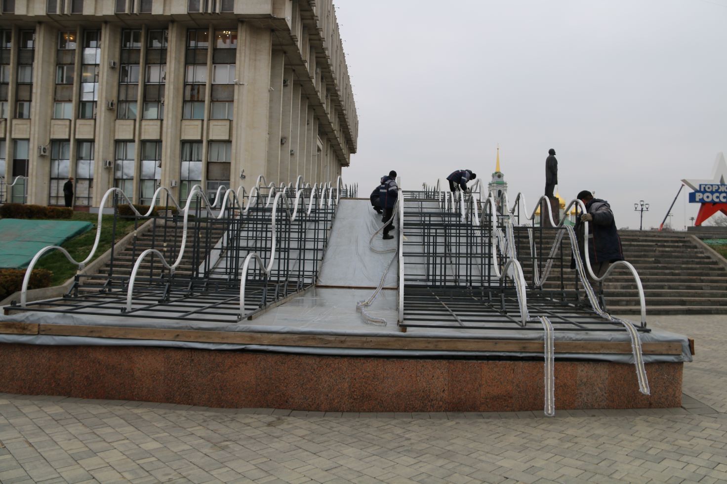 Тулу украшают к Новому году.