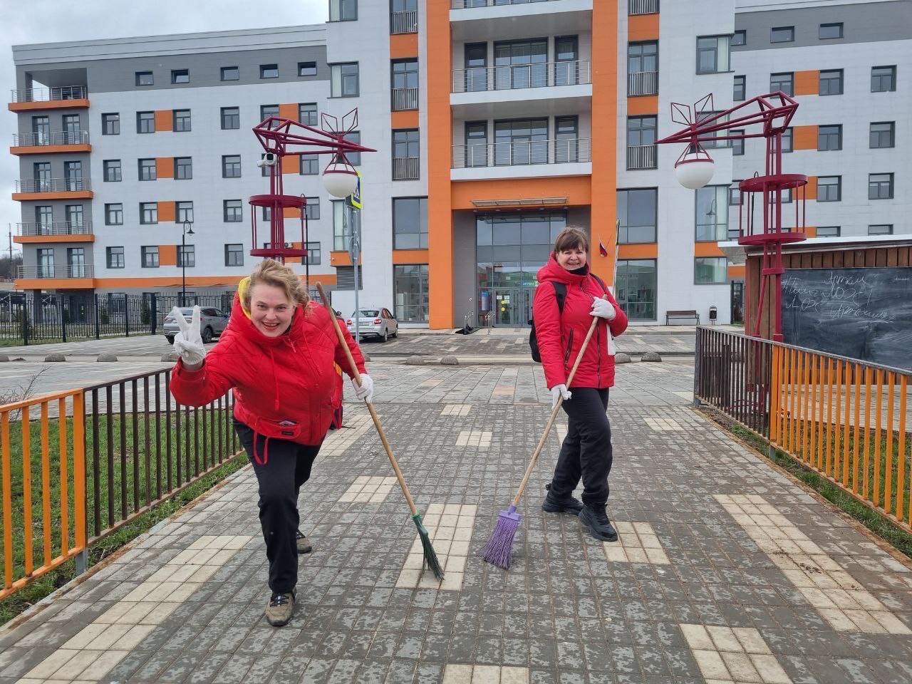 В  общегородском субботнике приняли участие более 11 тысяч человек.
