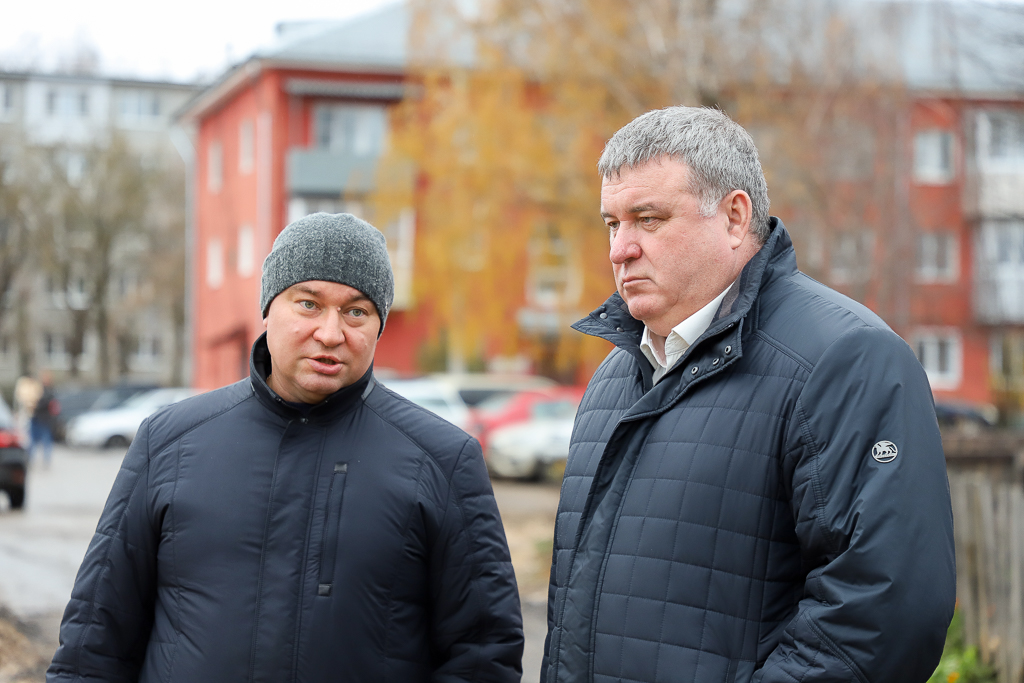 Илья Беспалов осмотрел новую канализационно-насосную станцию в п. Плеханово.