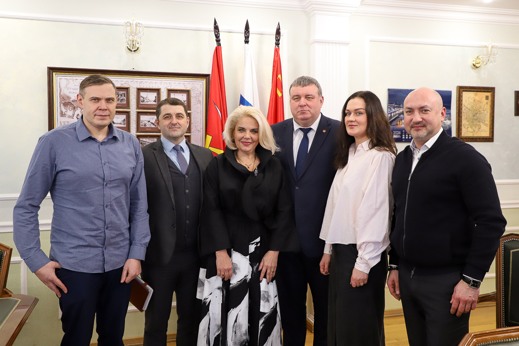 В Туле наградили победителей конкурса на лучшее новогоднее оформление.