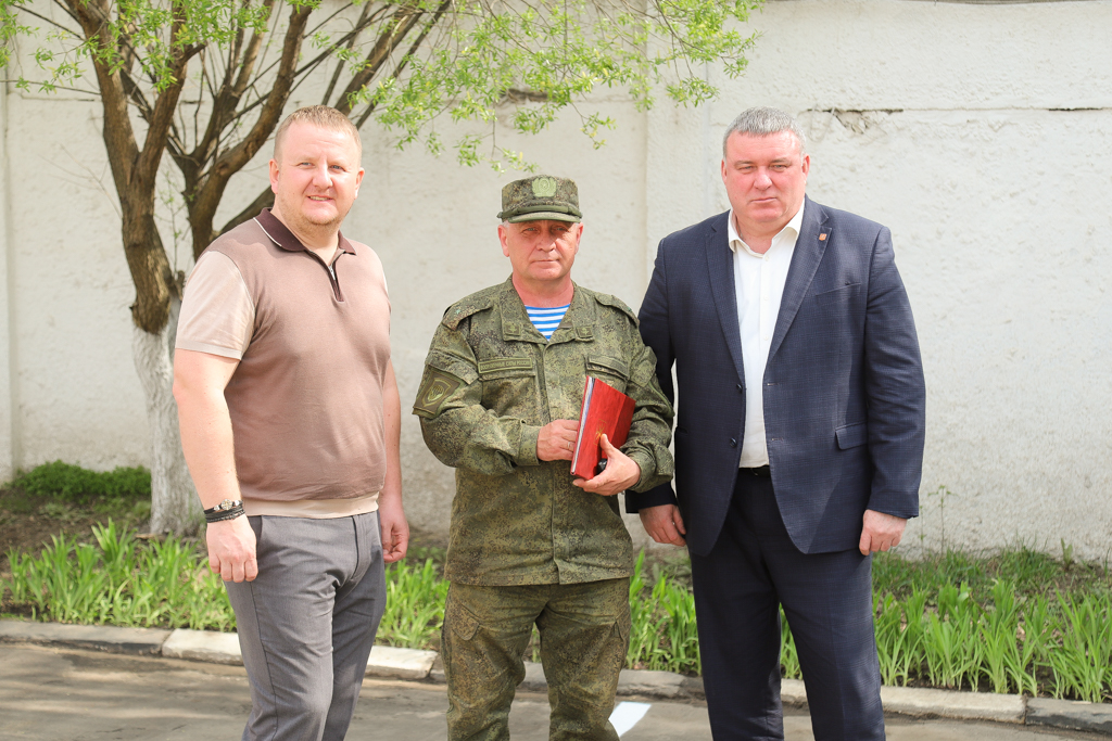 Илья Беспалов передал автомобиль военнослужащим в зоне СВО.