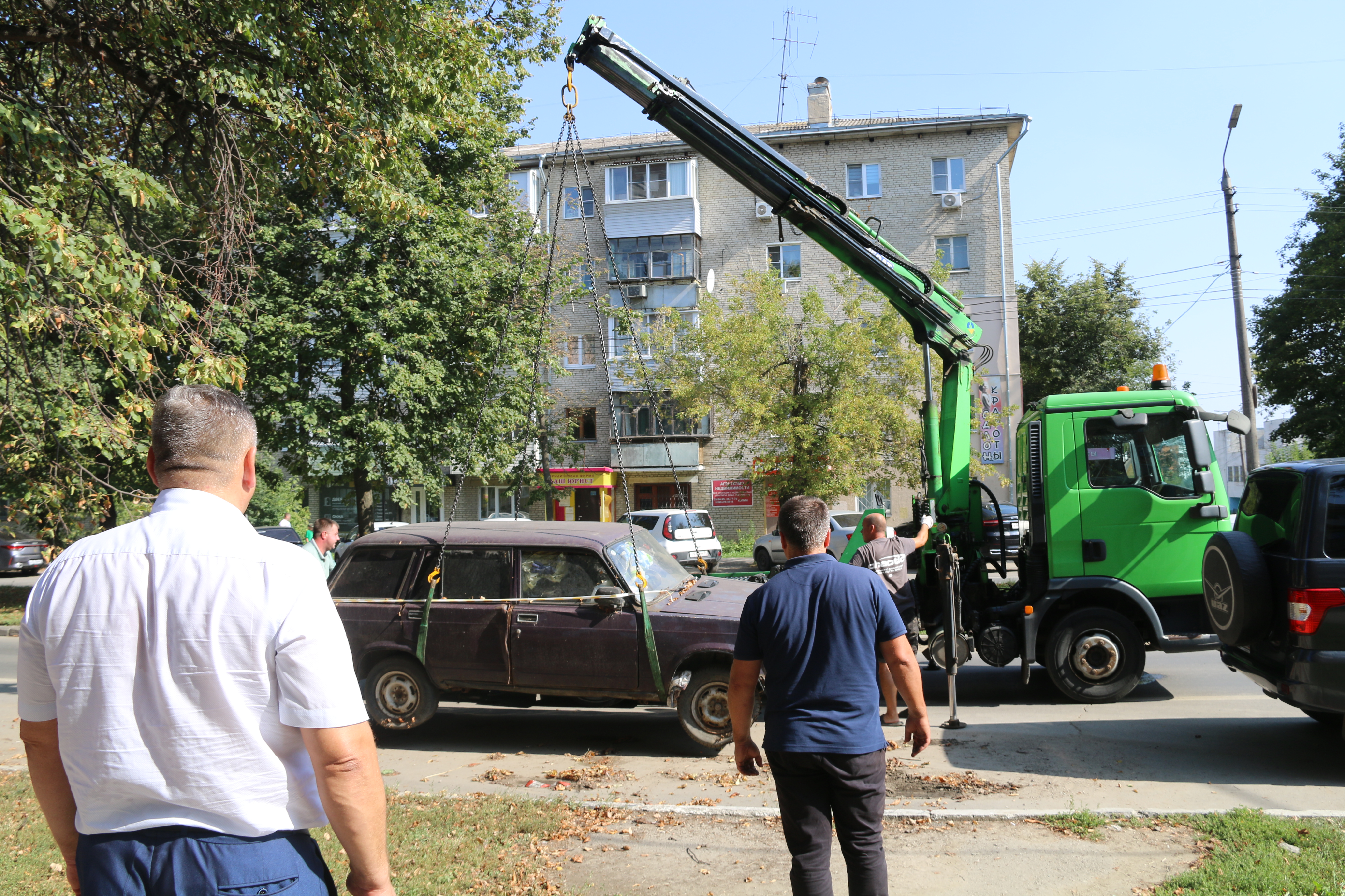 С улиц Тулы эвакуируют бесхозные автомобили.