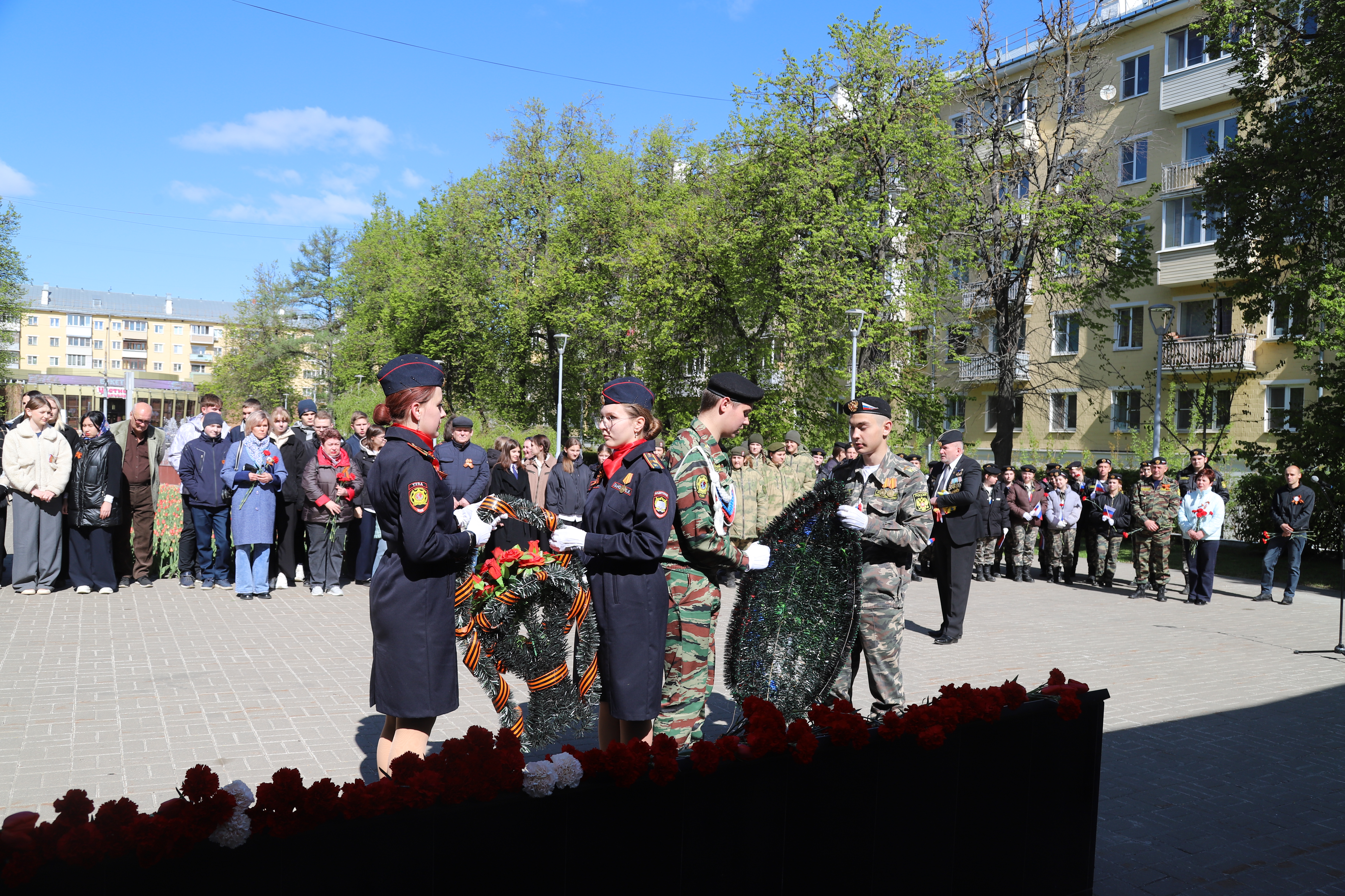 В Центральном округе прошло возложение цветов.