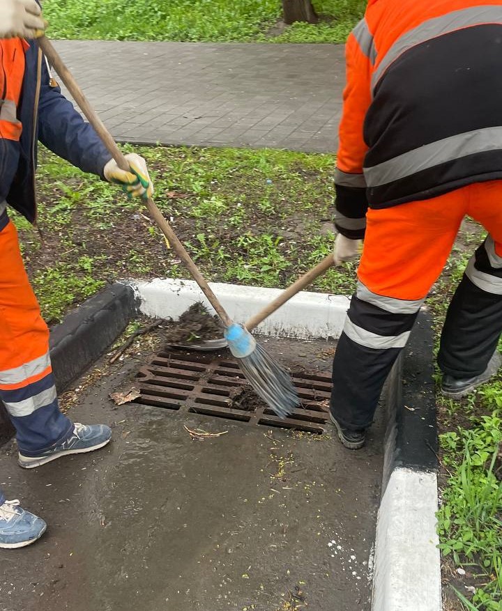 В Туле ликвидируют локальные подтопления дорог.