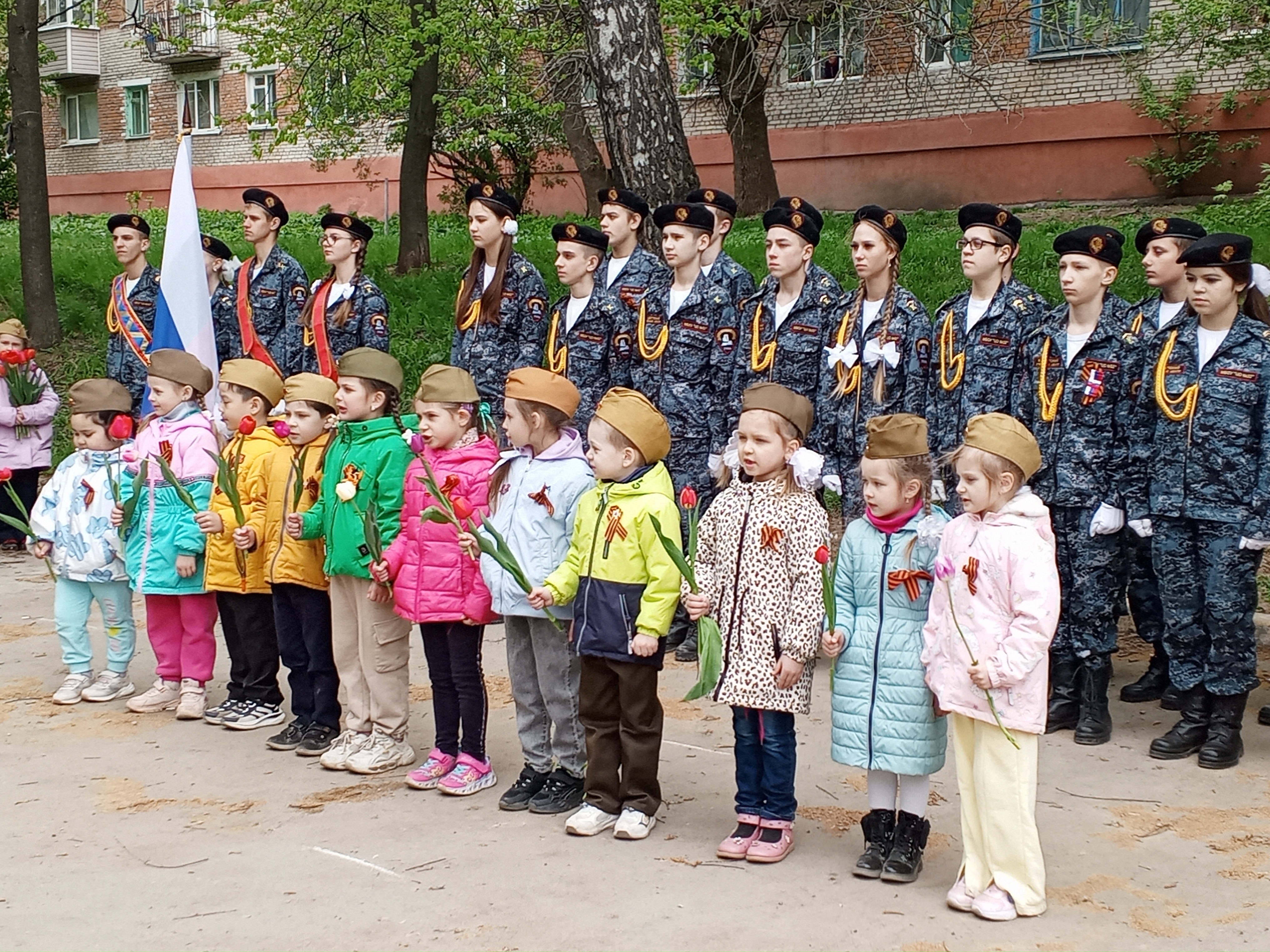 В Туле проходит акция «Парад у дома Ветерана».