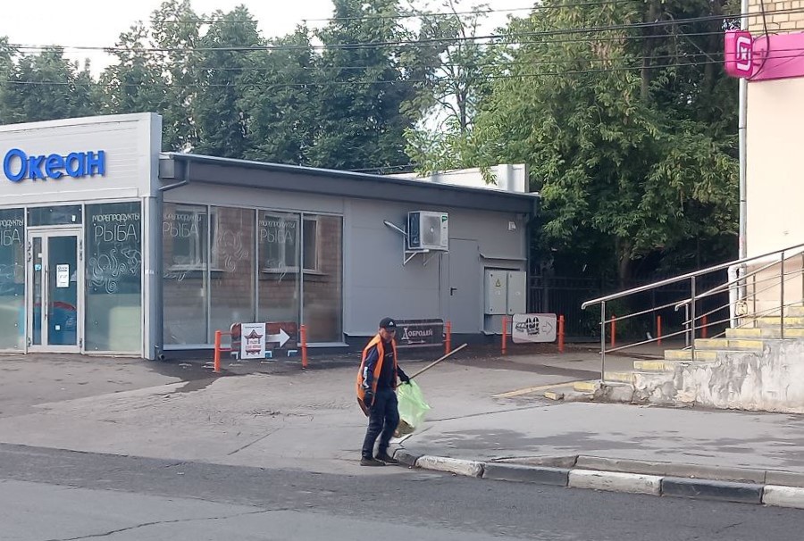 Уборка и благоустройство в городе.