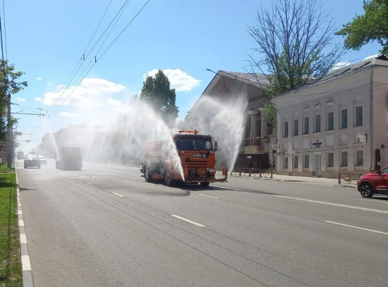 Уборка и благоустройство в городе.