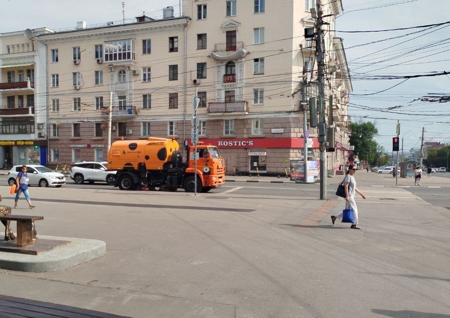 Уборка и благоустройство в городе.