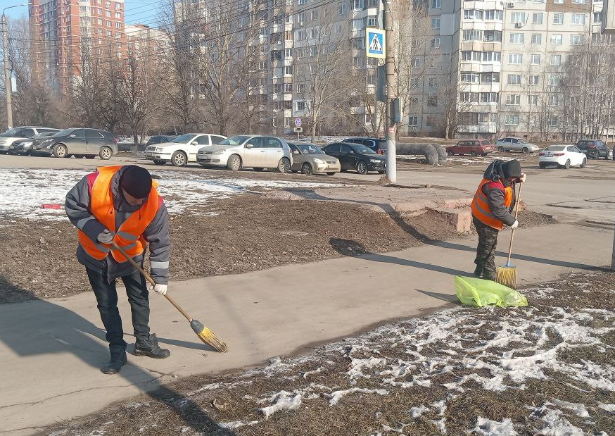 Уборка и благоустройство в городе.